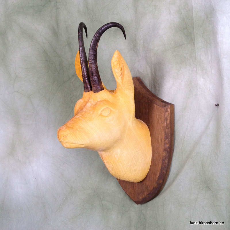 handgeschnitzter Gamskopf