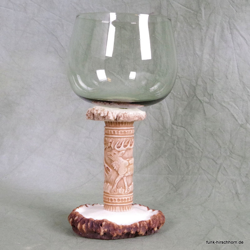 Weinglas mit handgeschnitztem Hirschhornstiel