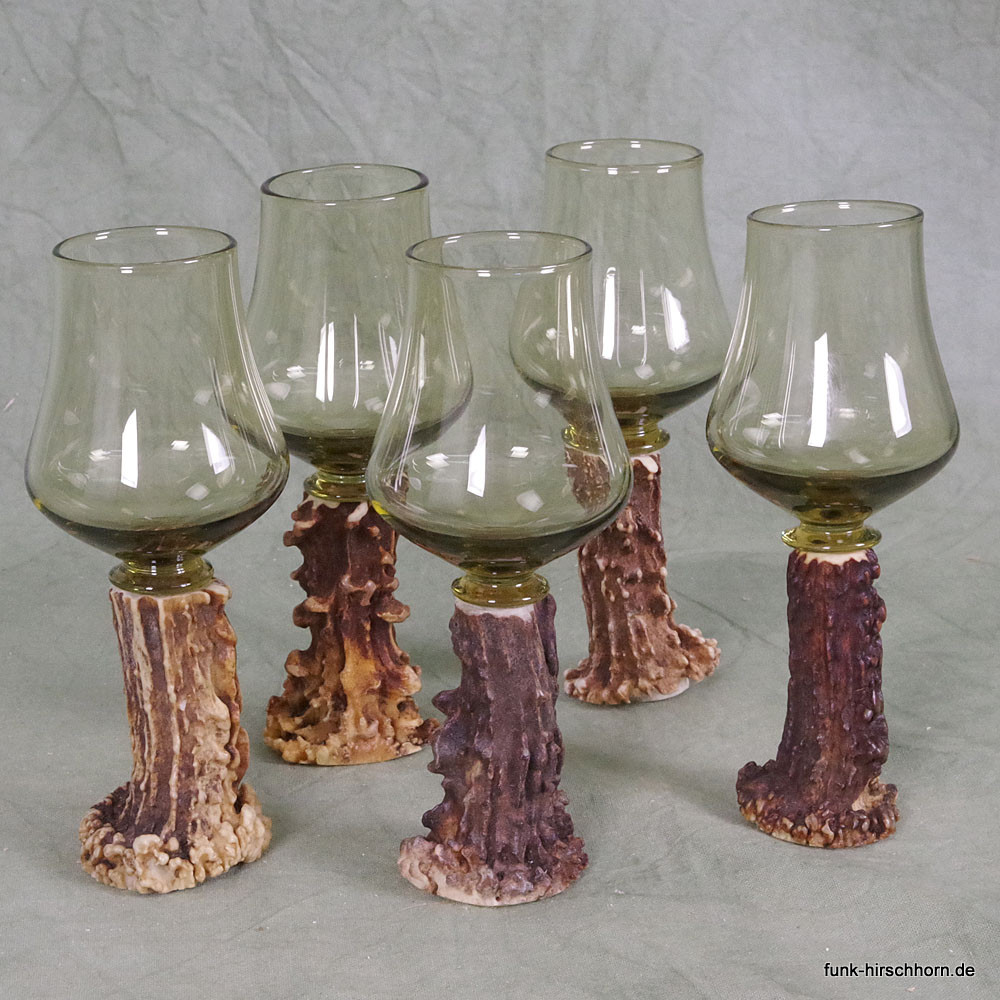 Schnapsglas aus Waldglas mit Rehkrone